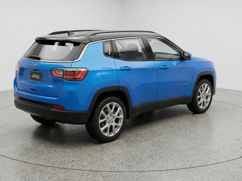 Used 2025 Jeep Compass Limited image 9