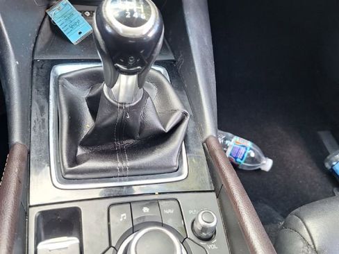 Used 2018 MAZDA MAZDA3 Touring image 21