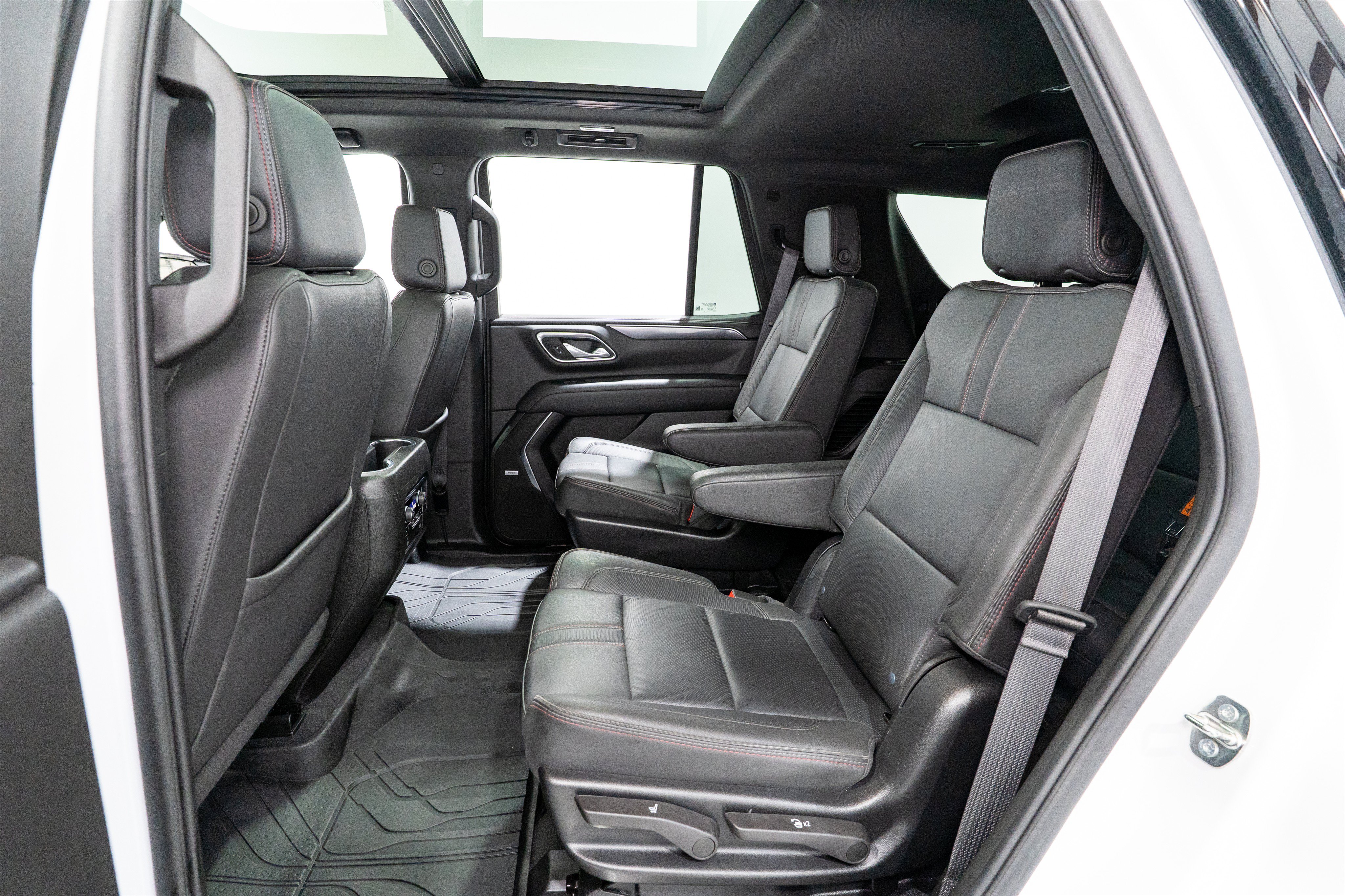 Used 2024 Chevrolet Tahoe RST w/ Luxury Package AWD/4WD image 32