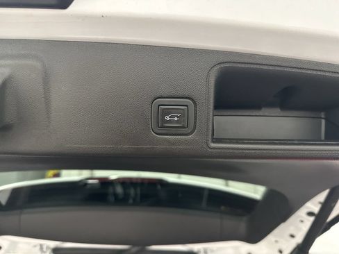 Used 2024 GMC Terrain SLT AWD/4WD image 35