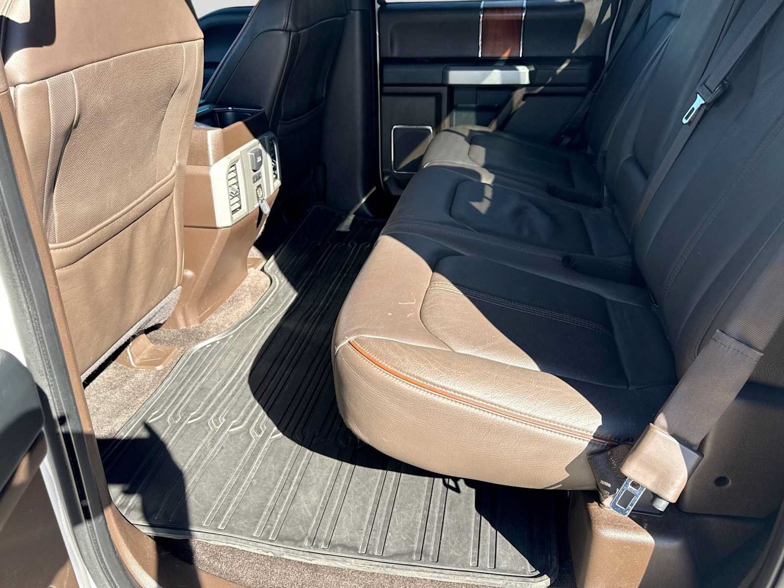 Used 2015 Ford F150 King Ranch w/ Equipment Group 601A Luxury AWD/4WD image 18