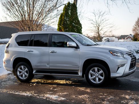 Used 2016 Lexus GX 460 image 4