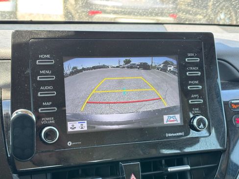 Used 2022 Toyota Camry LE image 9