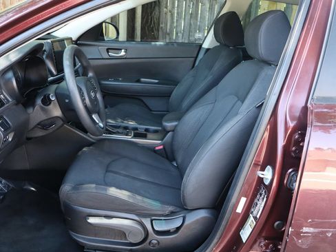 Used 2017 Kia Optima LX w/ Option Group 014 FWD image 19