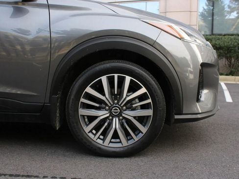 Used 2021 Nissan Kicks SV image 4