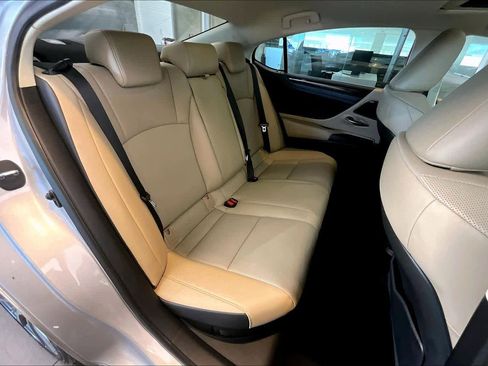 Used 2021 Lexus ES 300h w/ Premium Package image 19