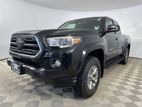 Used 2018 Toyota Tacoma SR5 image 3