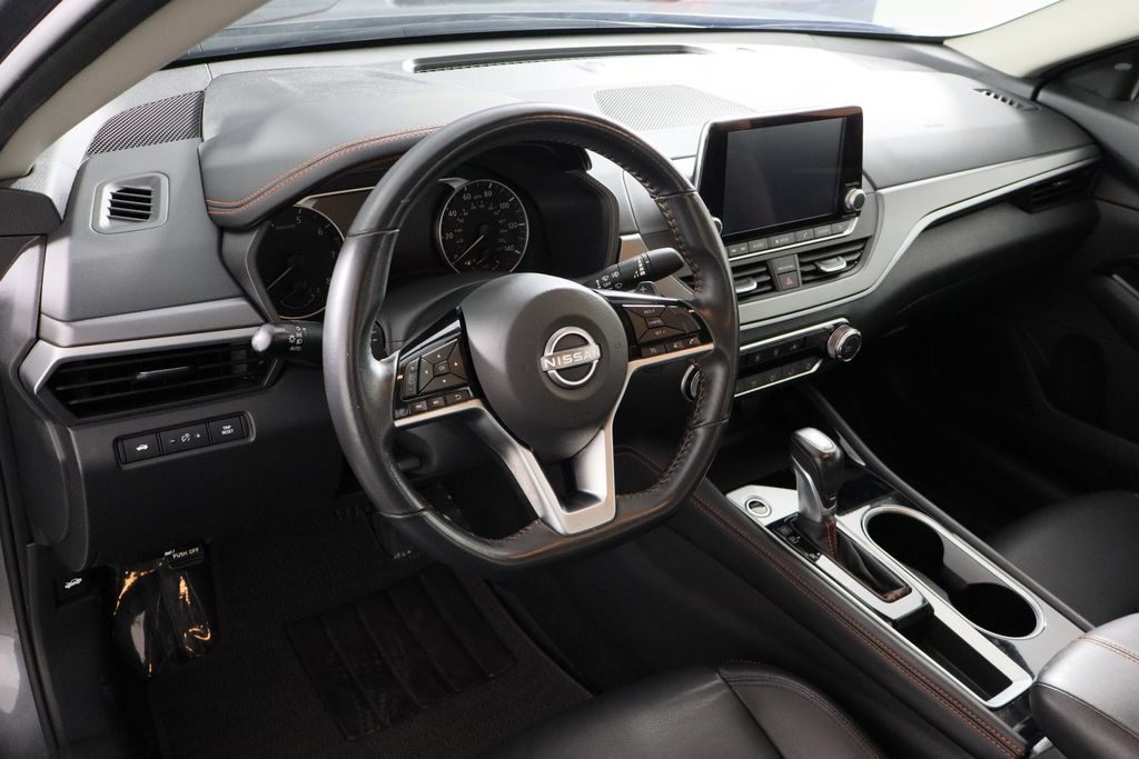 Used 2024 Nissan Altima 2.5 SR FWD image 17