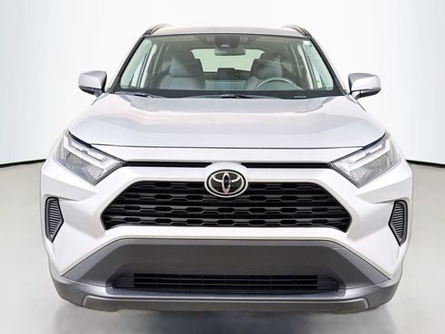Used 2025 Toyota RAV4 XLE FWD image 2