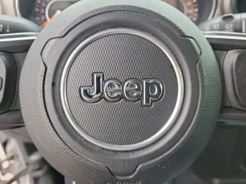 Used 2018 Jeep Wrangler Sport S image 23