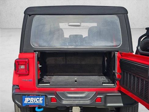Used 2023 Jeep Wrangler Unlimited Sahara AWD/4WD image 6