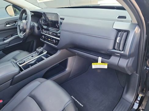 Used 2025 Nissan Pathfinder SL w/ SL Premium Package AWD/4WD image 14