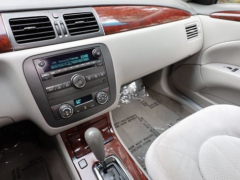 Used 2009 Buick Lucerne CX FWD image 35