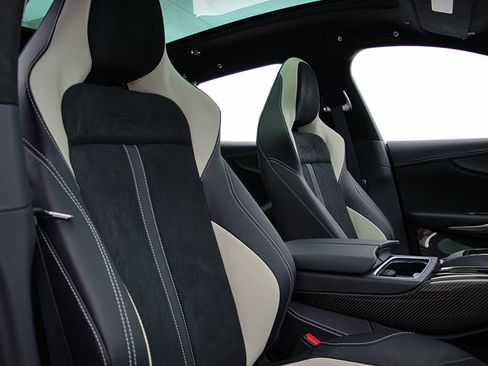 Used 2023 Aston Martin DBX 707 image 34