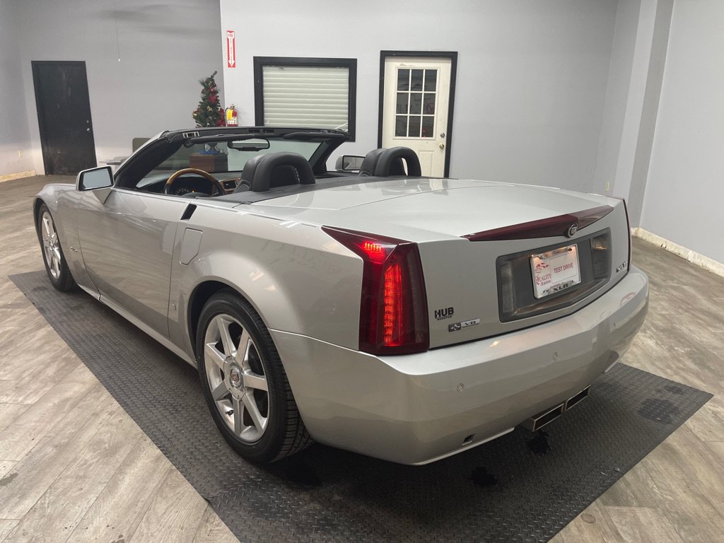 Used 2006 Cadillac XLR RWD image 5