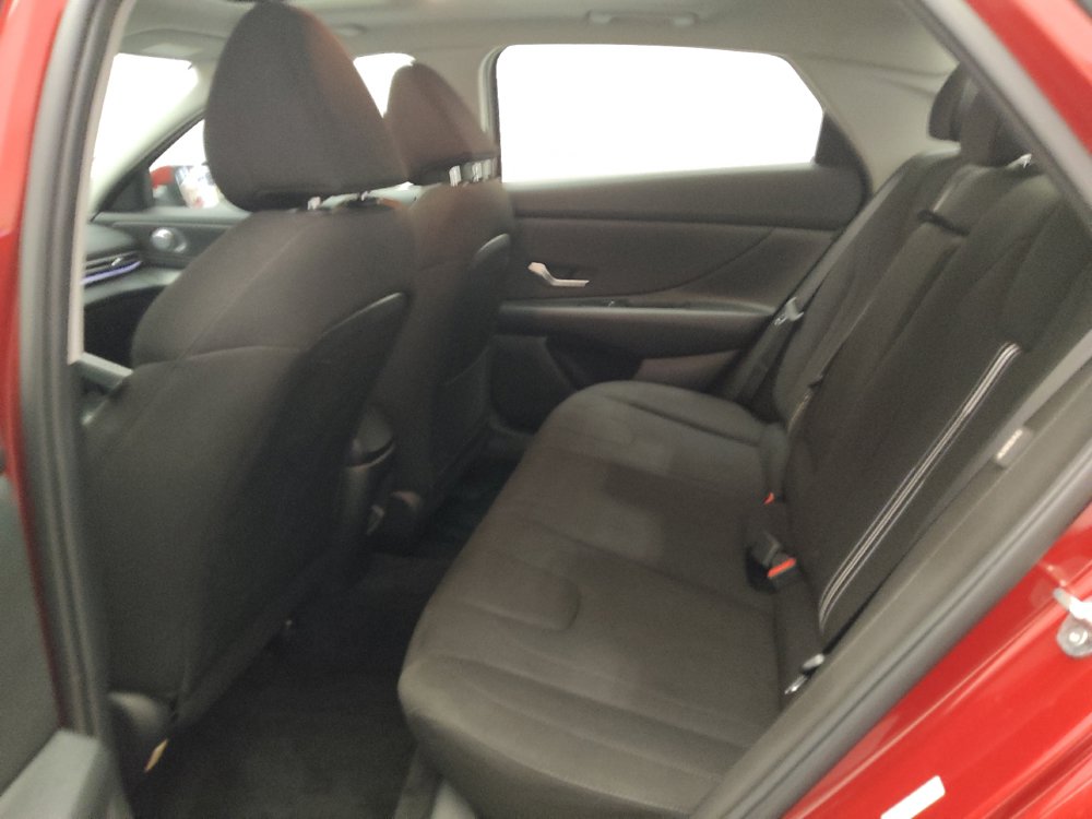 Used 2024 Hyundai Elantra SEL w/ Convenience Package FWD image 18