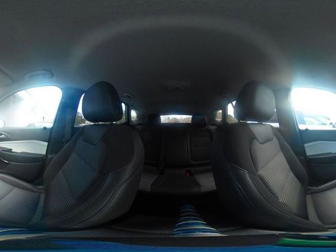 Used 2025 Chevrolet Trax LT image 40