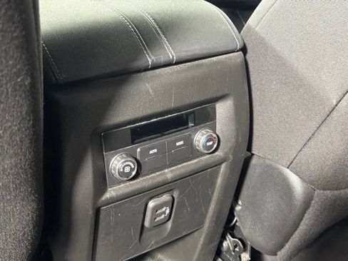 Used 2023 Chevrolet Traverse LT FWD image 28