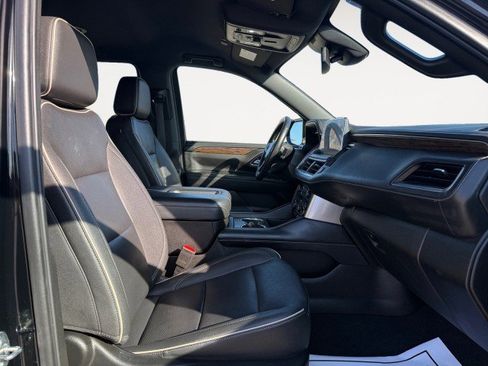 Used 2023 Chevrolet Suburban Premier image 10