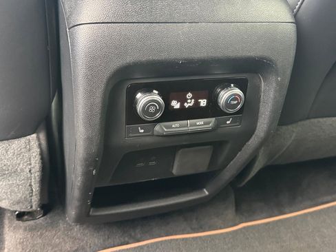 Used 2025 GMC Acadia AT4 w/ Super Cruise Package image 9