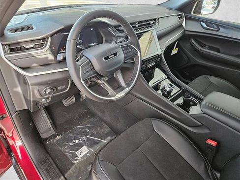 New 2025 Jeep Grand Cherokee Altitude image 3