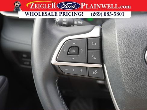 Used 2023 Toyota Highlander XLE image 28