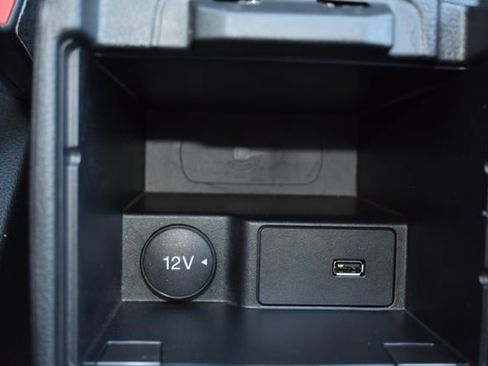 Used 2018 Ford Focus SE w/ SE Appearance Package image 27