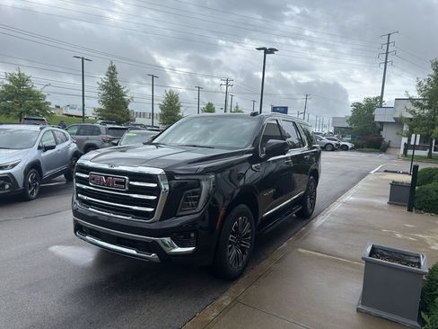 Used 2025 GMC Yukon Elevation w/ Technology Package AWD/4WD image 7