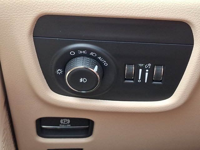Certified 2024 Jeep Grand Cherokee Limited AWD/4WD image 30