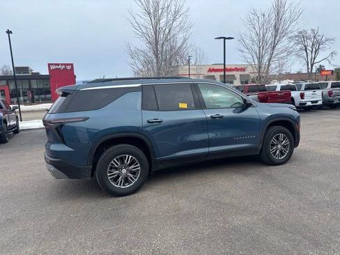 Used 2025 Chevrolet Traverse LT w/ Driver Confidence Package image 5