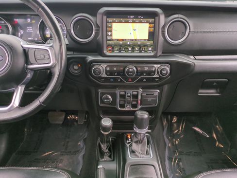 Used 2022 Jeep Wrangler Sahara w/ Cold Weather Group image 11