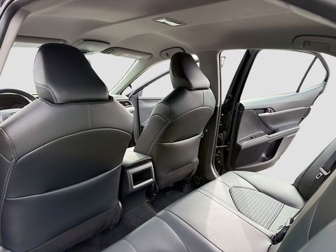 Used 2024 Toyota Camry SE image 6