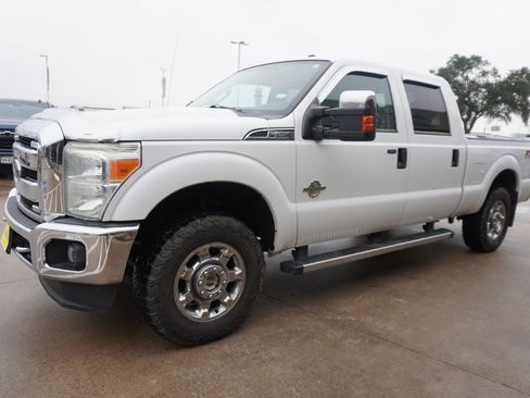 Used 2015 Ford F250 XLT w/ XLT Premium Package image 3