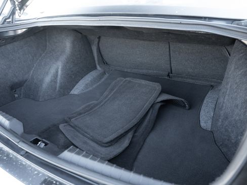 Used 2010 Chrysler 300 C image 23