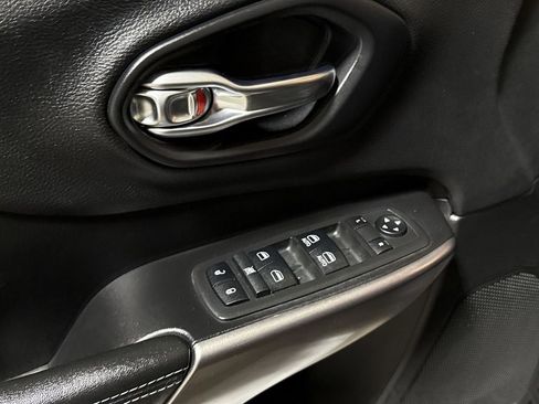 Used 2019 Jeep Cherokee Latitude Plus image 20