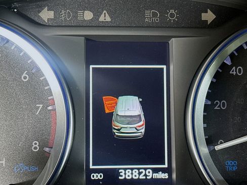 Used 2019 Toyota Highlander XLE image 19