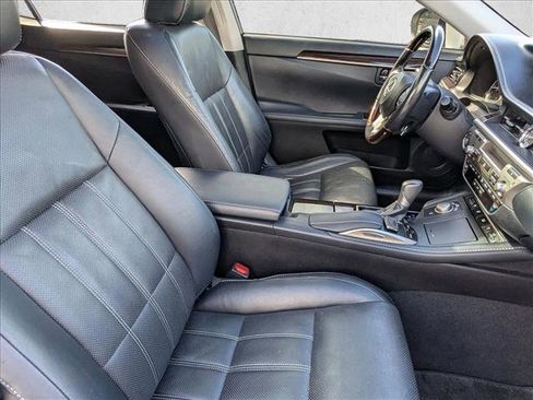 Used 2016 Lexus ES 350 w/ Luxury Package w/Wood Trim image 18