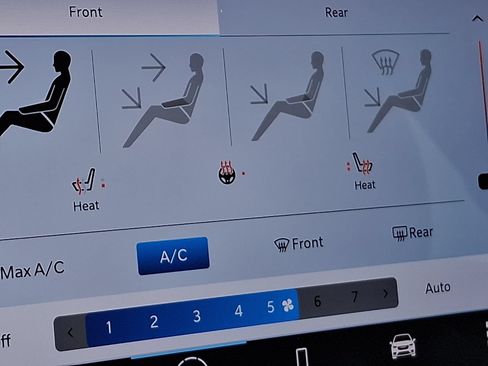 Used 2023 Chrysler Pacifica Touring-L FWD image 27