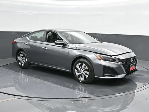 Used 2025 Nissan Altima 2.5 S FWD image 5
