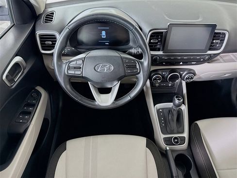 Certified 2024 Hyundai Venue SEL image 4