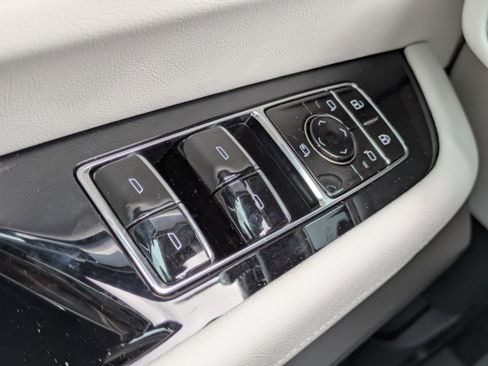 New 2026 Cadillac Vistiq Luxury w/ LPO, Floor Liner Package image 17