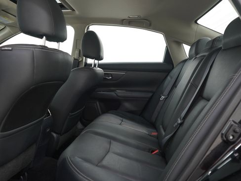 Used 2018 Nissan Altima 2.5 SL w/ 2.5 SL Technology Package FWD image 16