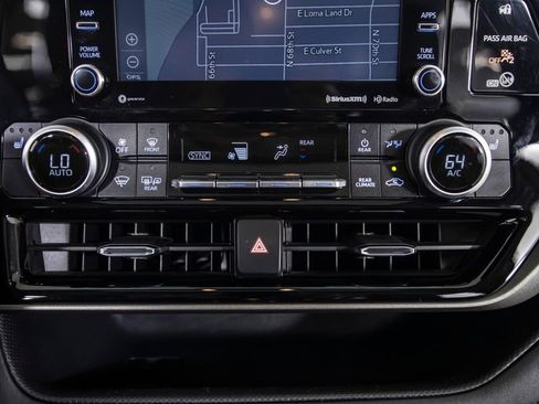 Used 2021 Toyota Highlander XLE FWD image 35