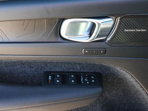 Used 2023 Volvo XC40 Recharge Ultimate AWD/4WD image 33