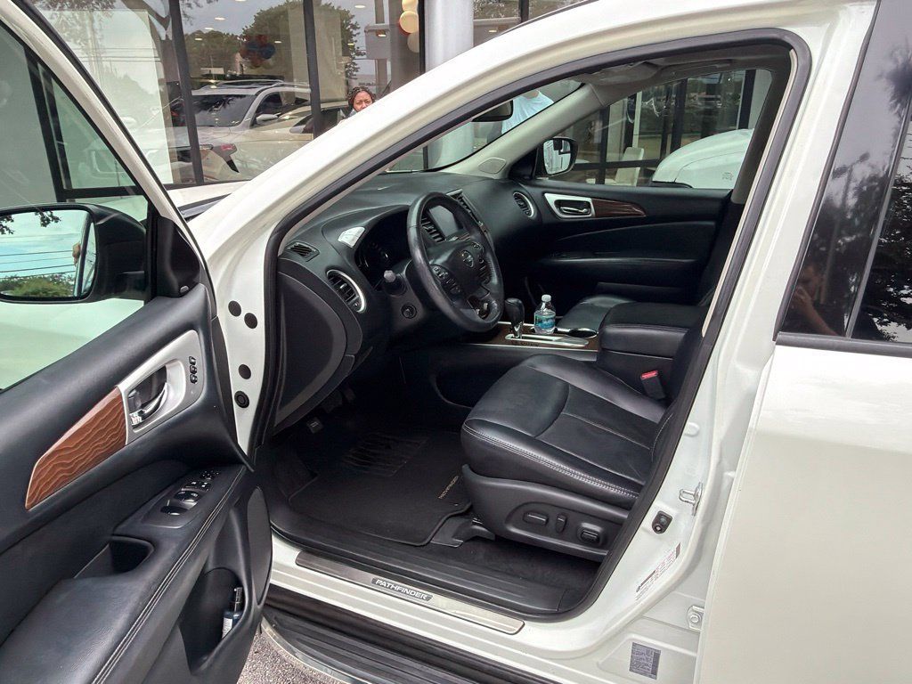 Used 2019 Nissan Pathfinder Platinum w/ Cargo Package FWD image 3