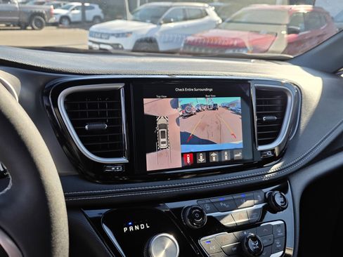 New 2026 Chrysler Pacifica Select image 18