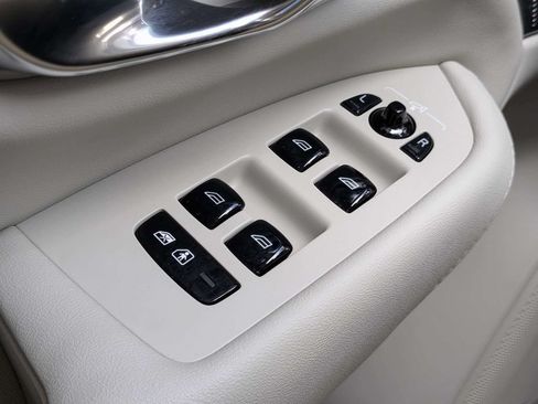 Certified 2025 Volvo XC90 B6 Ultra AWD/4WD image 35