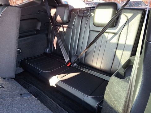 Used 2024 Volkswagen Tiguan SE R-Line image 10