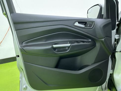 Used 2017 Ford Escape SE image 16