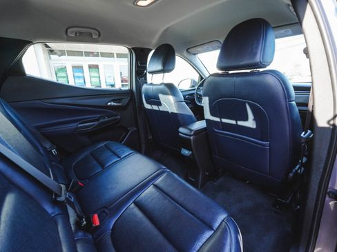 Used 2022 Chevrolet Bolt EUV LT w/ Convenience Package image 35